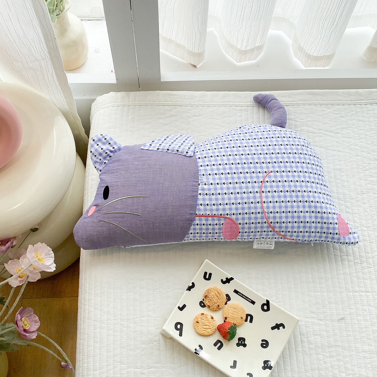91家纺网 家纺一手货源 找家纺 梦叶草 2026新款全棉贴布绣福格鼠荞麦枕 福格鼠荞麦枕-紫蓝