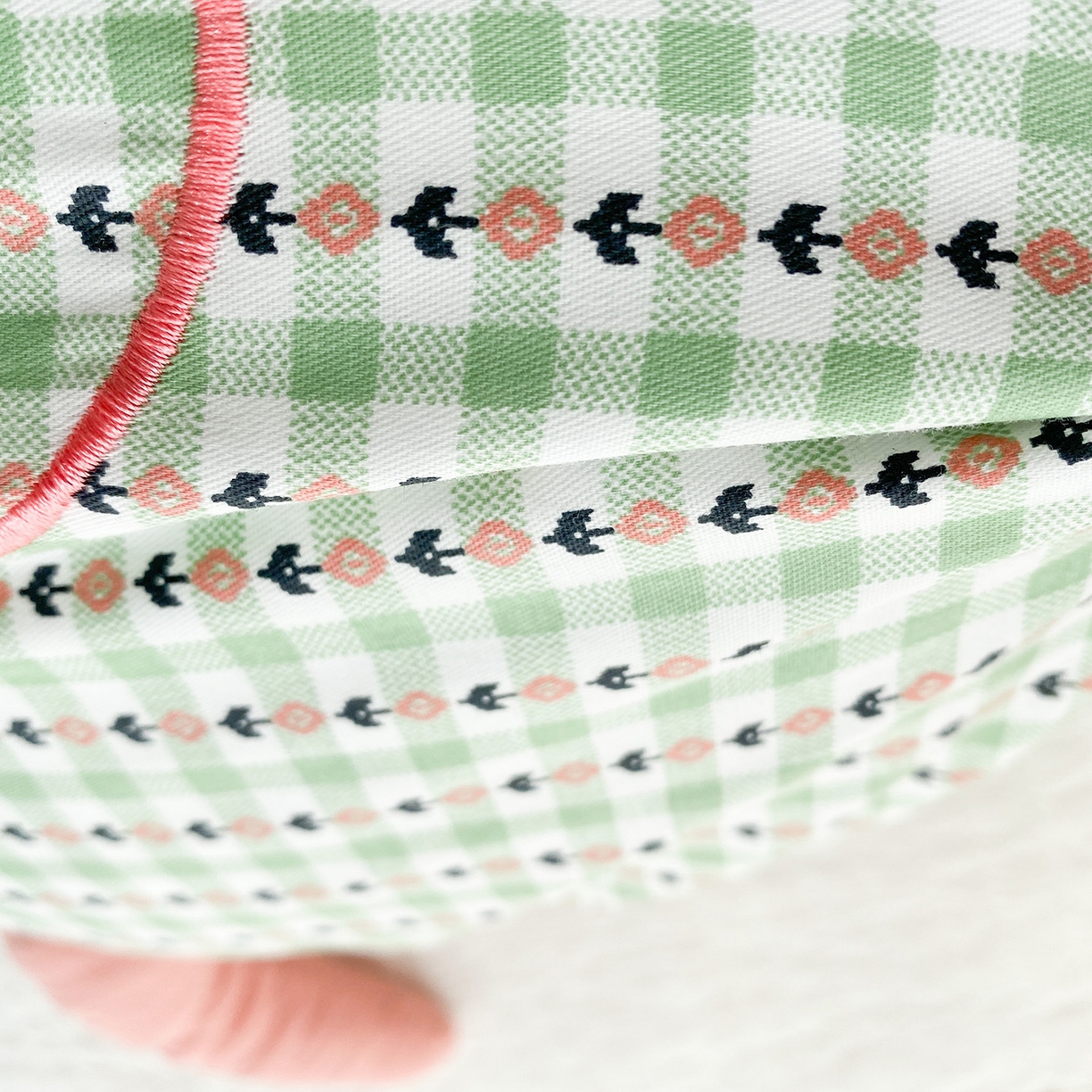 91家纺网 家纺一手货源 找家纺 梦叶草 2026新款全棉贴布绣福格鼠荞麦枕 福格鼠荞麦枕-橘绿