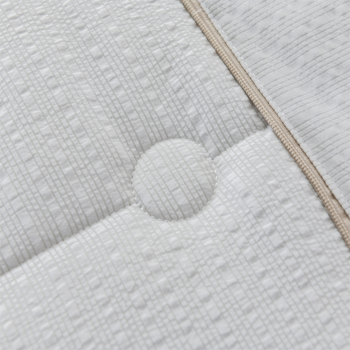 91家纺网 家纺一手货源 找家纺 恋绒家纺 2026新款四季款贴布绣靠枕被抱枕被飞天萌熊 飞天萌熊-浅灰