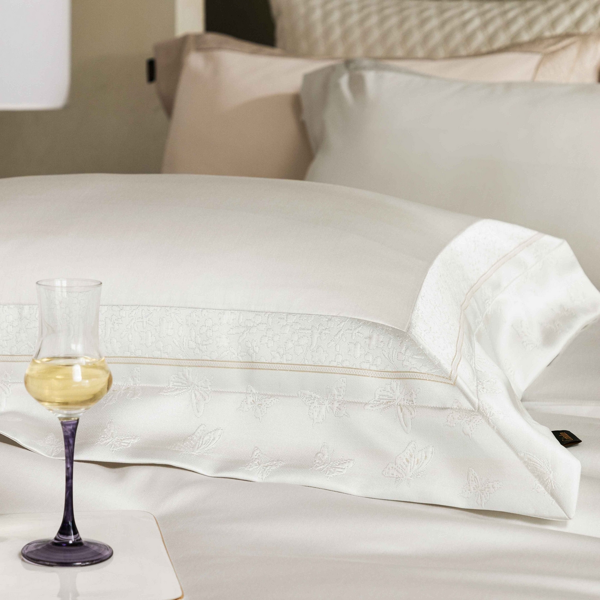 91家纺网 家纺一手货源 找家纺 （总）卡巴伦家纺 2026春夏新款全棉纯棉贡缎高精密提花边条款式四件套