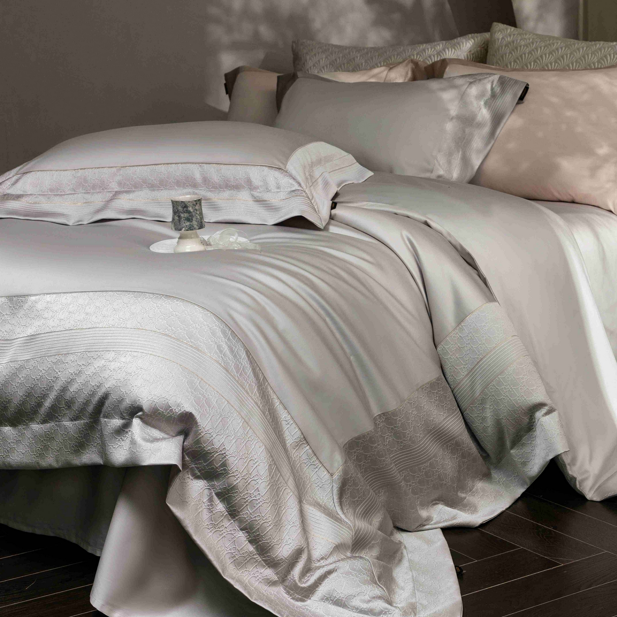 91家纺网 家纺一手货源 找家纺 （总）卡巴伦家纺 2026春夏新款全棉纯棉贡缎高精密提花边条款式四件套