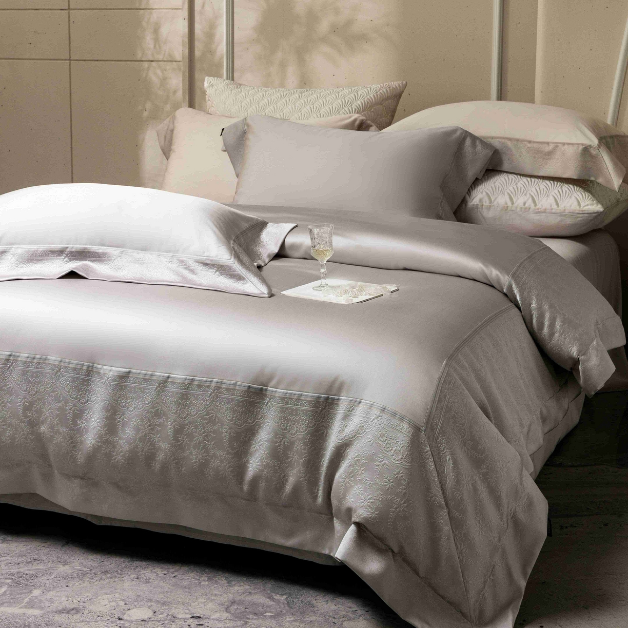 91家纺网 家纺一手货源 找家纺 （总）卡巴伦家纺 2026春夏新款全棉纯棉贡缎高精密提花边条款式四件套