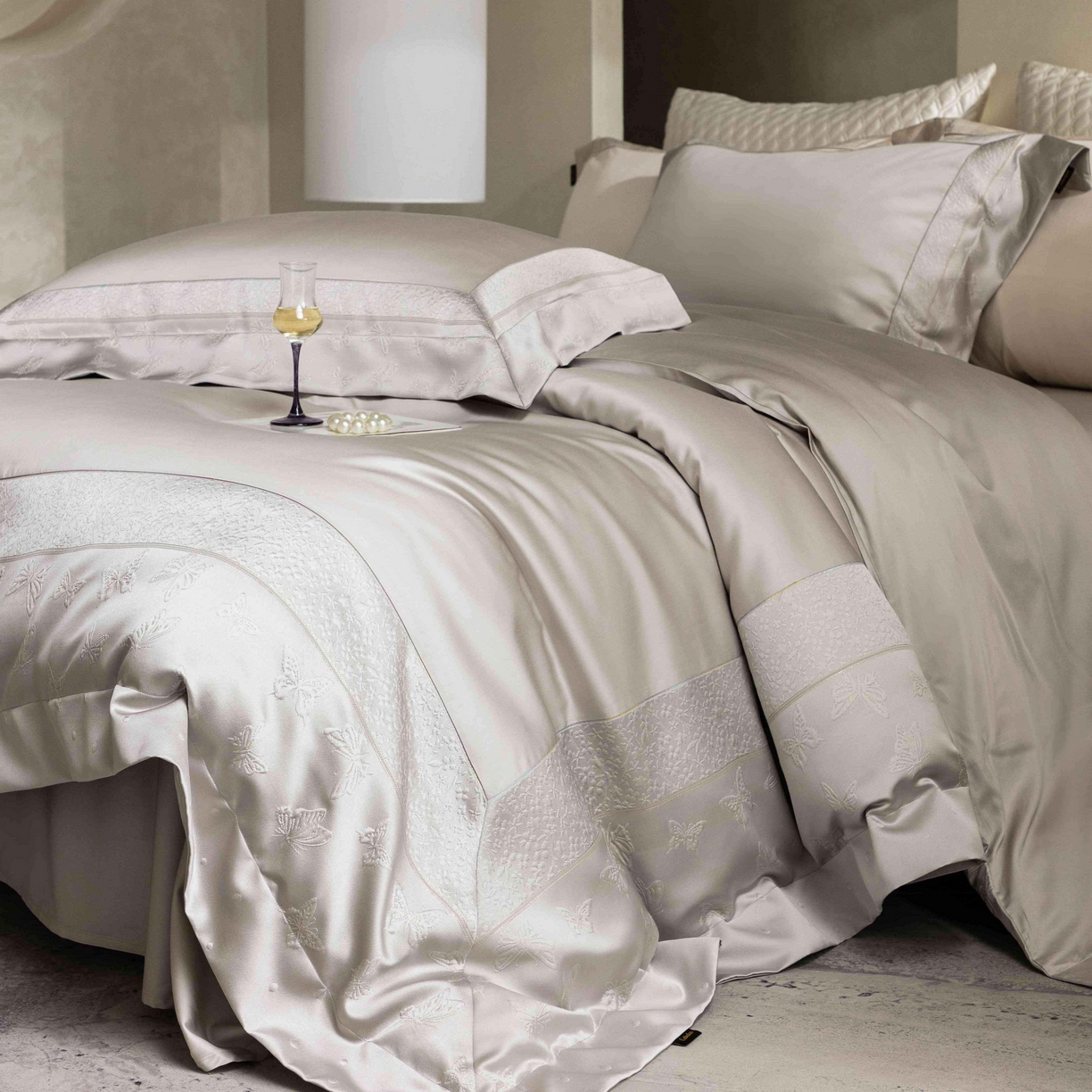 卡巴伦家纺 2026春夏新款全棉纯棉贡缎高精密提花边条款式四件套 琉璃福蝶-灰