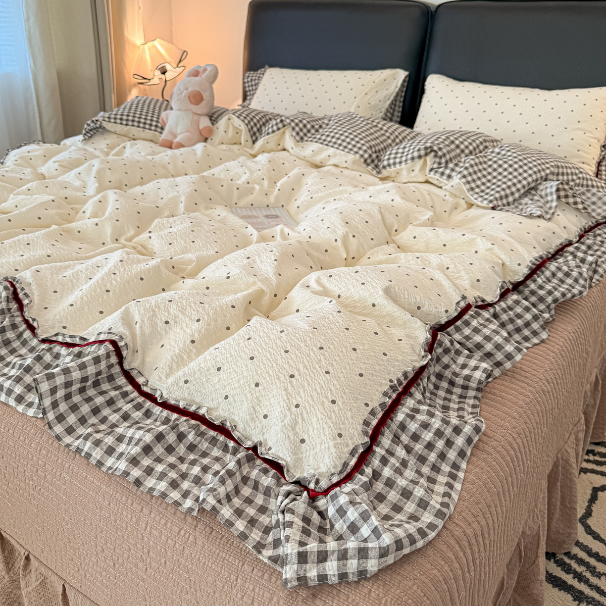 91家纺网 家纺一手货源 找家纺 子钦家纺 春夏新款提花泡芙棉立体双层花边简约韩系风床盖四件套-安娜 安娜-黑小格