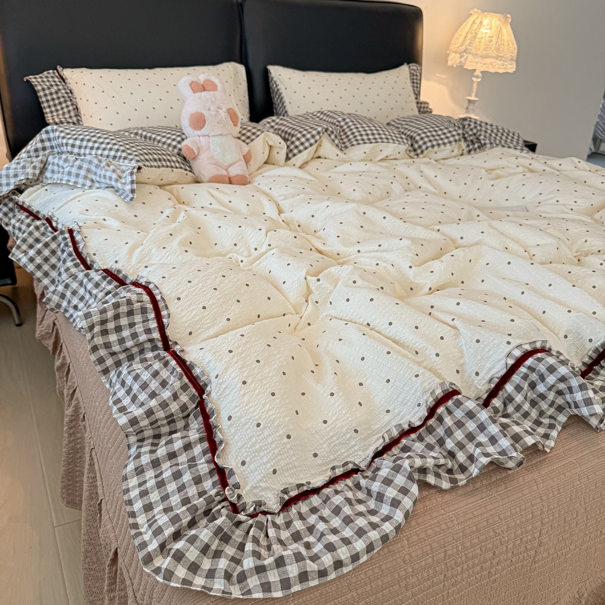 91家纺网 家纺一手货源 找家纺 子钦家纺 春夏新款提花泡芙棉立体双层花边简约韩系风床盖四件套-安娜 安娜-黑小格