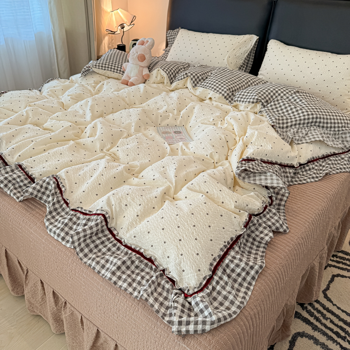 91家纺网 家纺一手货源 找家纺 子钦家纺 春夏新款提花泡芙棉立体双层花边简约韩系风床盖四件套-安娜 安娜-黑小格