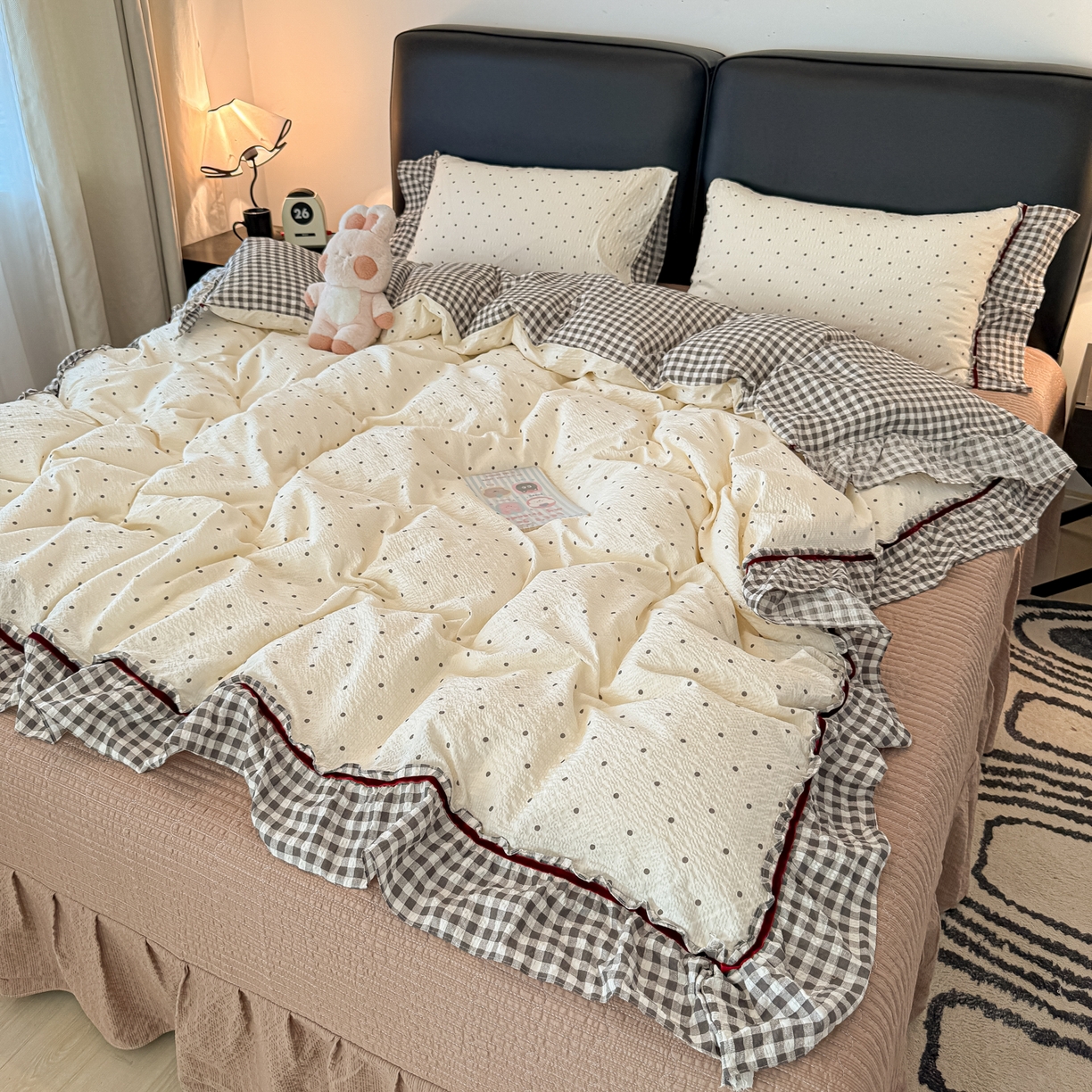 91家纺网 家纺一手货源 找家纺 子钦家纺 春夏新款提花泡芙棉立体双层花边简约韩系风床盖四件套-安娜 安娜-黑小格