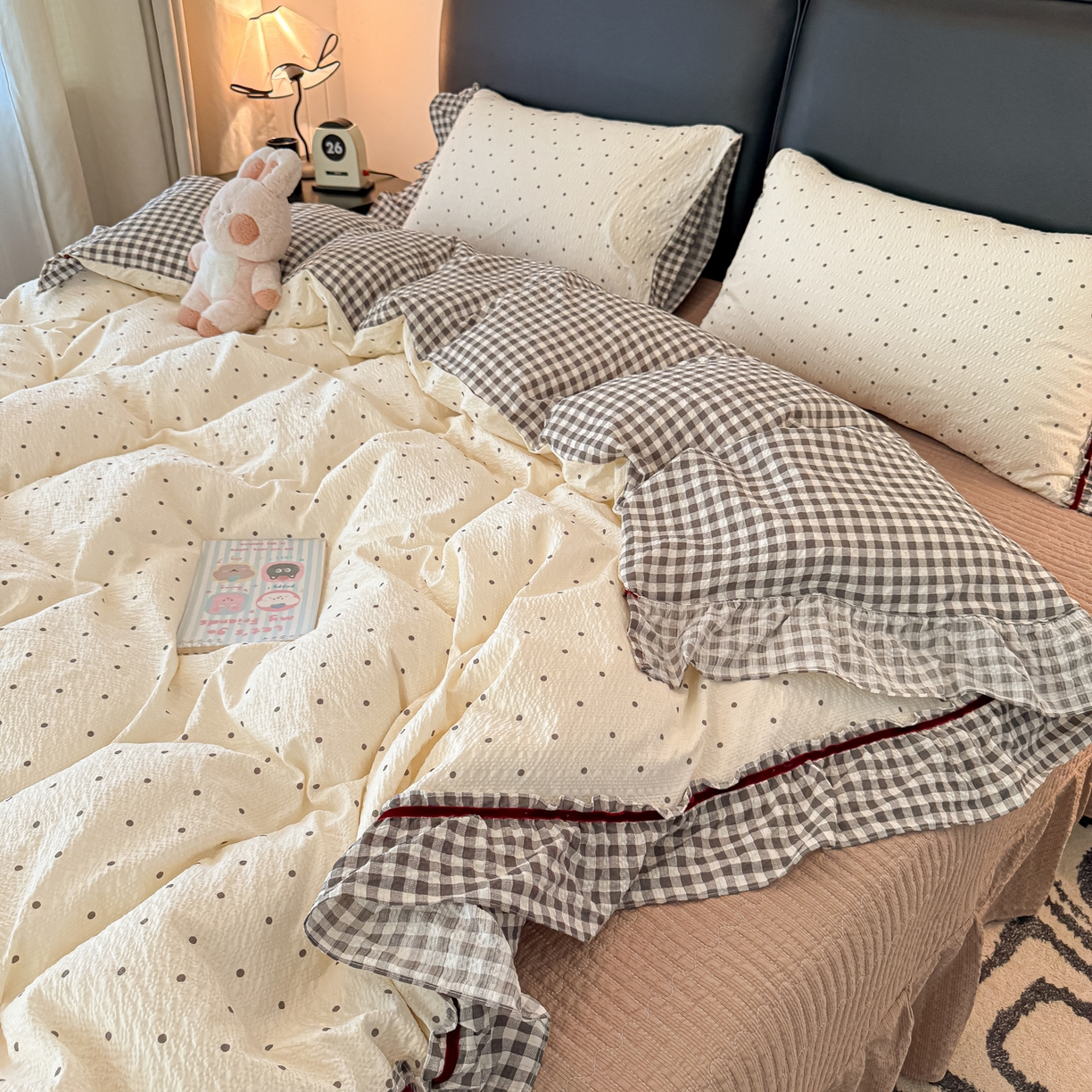 91家纺网 家纺一手货源 找家纺 子钦家纺 春夏新款提花泡芙棉立体双层花边简约韩系风床盖四件套-安娜 安娜-黑小格