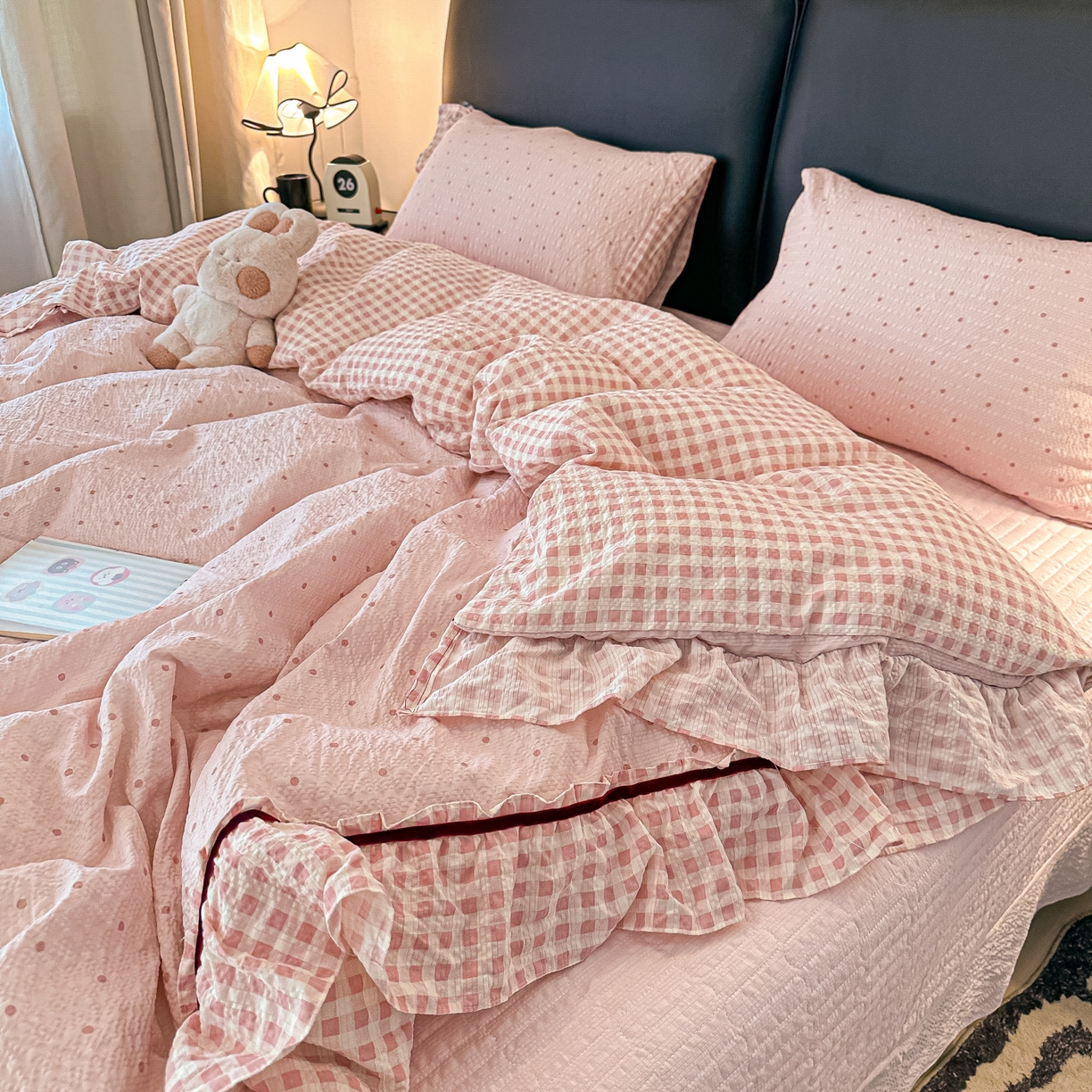 91家纺网 家纺一手货源 找家纺 子钦家纺 春夏新款提花泡芙棉立体双层花边简约韩系风床盖四件套-安娜 安娜-粉小格