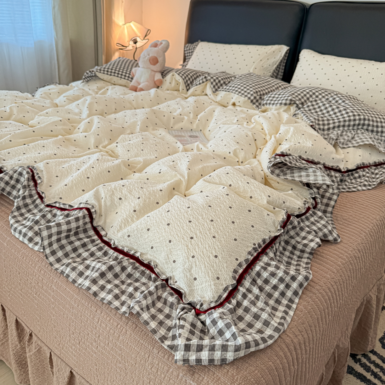 91家纺网 家纺一手货源 找家纺 子钦家纺 春夏新款提花泡芙棉立体双层花边简约韩系风床盖四件套-安娜 安娜-黑小格