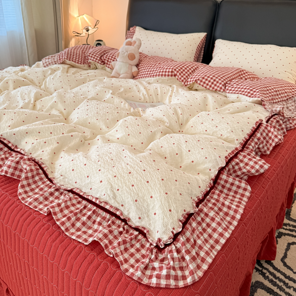 91家纺网 家纺一手货源 找家纺 子钦家纺 春夏新款提花泡芙棉立体双层花边简约韩系风床盖四件套-安娜 安娜-红小格