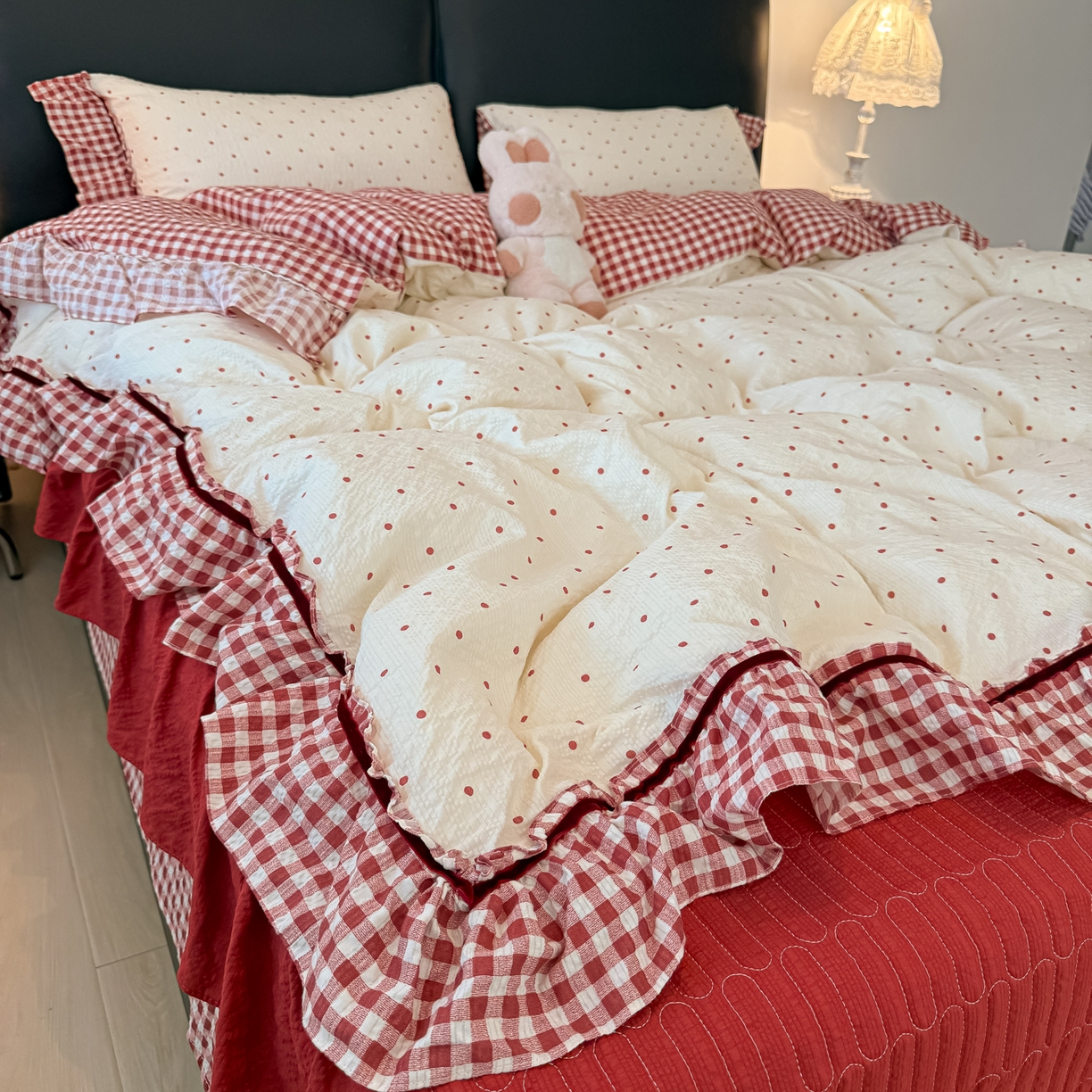 91家纺网 家纺一手货源 找家纺 子钦家纺 春夏新款提花泡芙棉立体双层花边简约韩系风床盖四件套-安娜 安娜-红小格