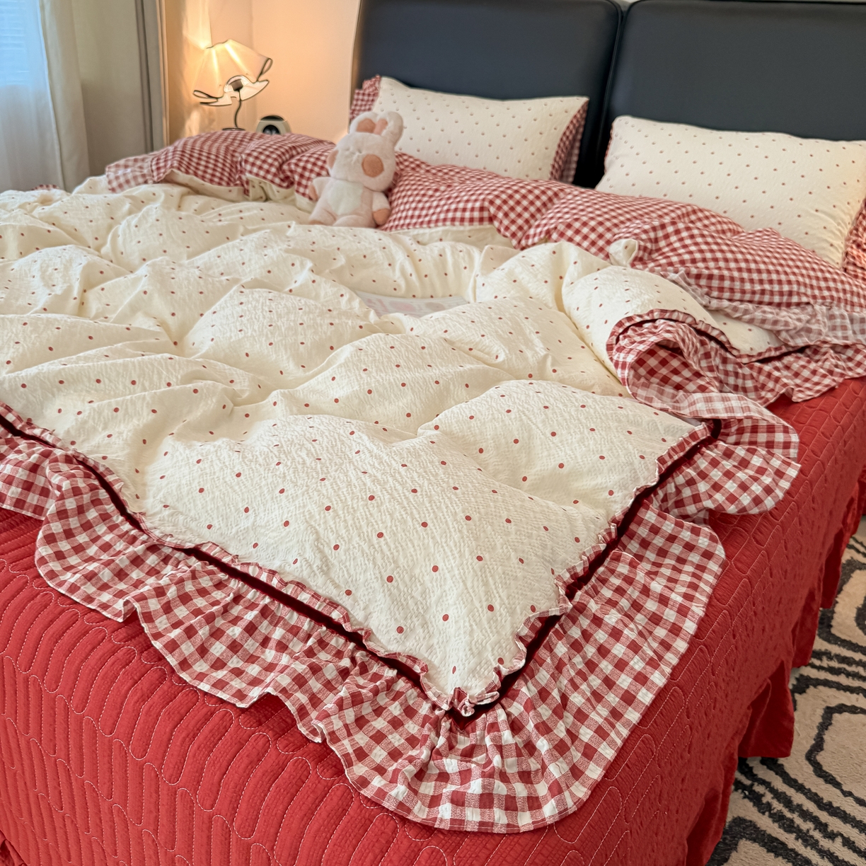 91家纺网 家纺一手货源 找家纺 子钦家纺 春夏新款提花泡芙棉立体双层花边简约韩系风床盖四件套-安娜 安娜-红小格