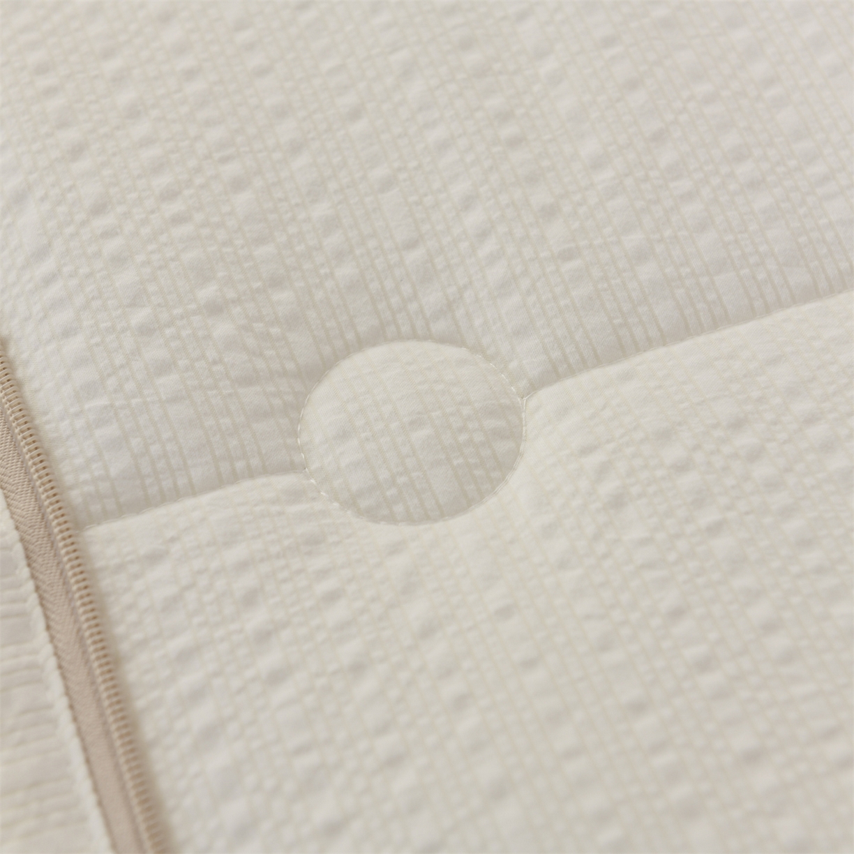 91家纺网 家纺一手货源 找家纺 恋绒家纺 2026新款四季款贴布绣靠枕被抱枕被飞天萌熊 甜心玩伴-米白