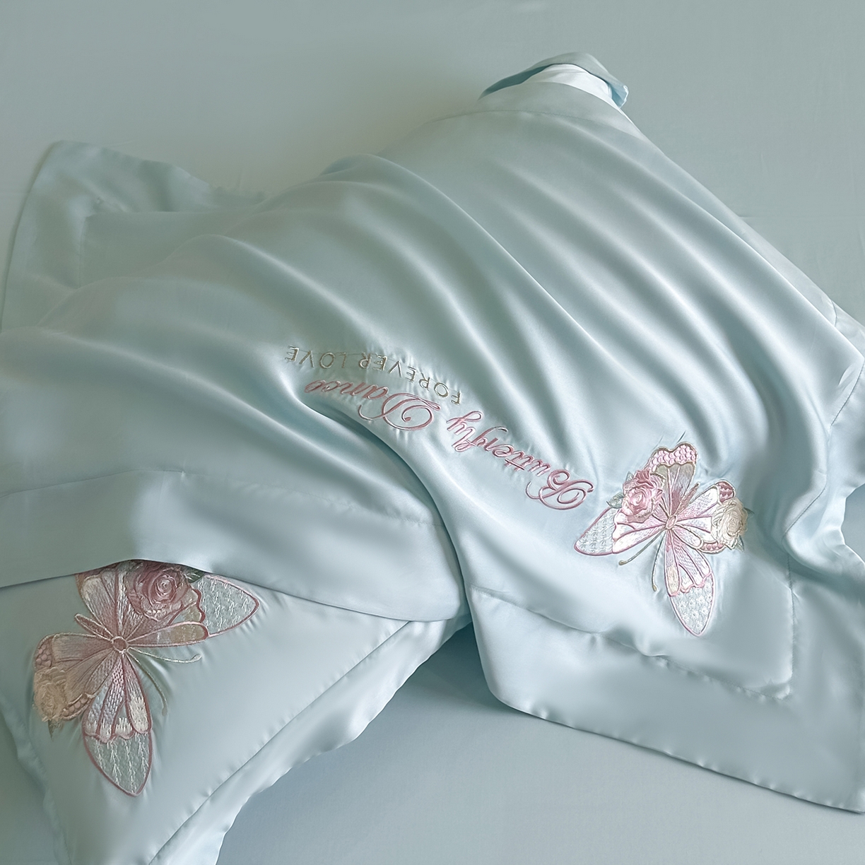 91家纺网 家纺一手货源 找家纺 置顶家纺 2026新款水洗天丝刺绣四件套-伊水芙蓉 伊水芙蓉-浅蓝