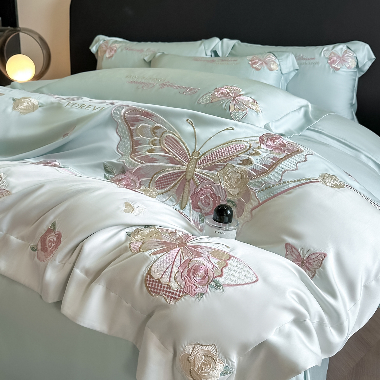 91家纺网 家纺一手货源 找家纺 置顶家纺 2026新款水洗天丝刺绣四件套-伊水芙蓉 伊水芙蓉-水蓝