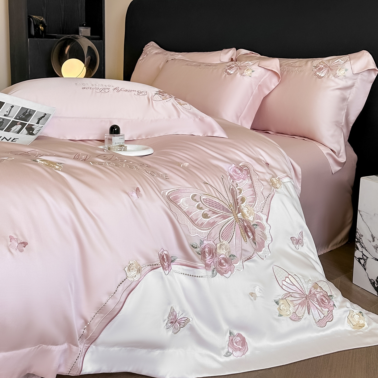 91家纺网 家纺一手货源 找家纺 置顶家纺 2026新款水洗天丝刺绣四件套-伊水芙蓉 伊水芙蓉-粉