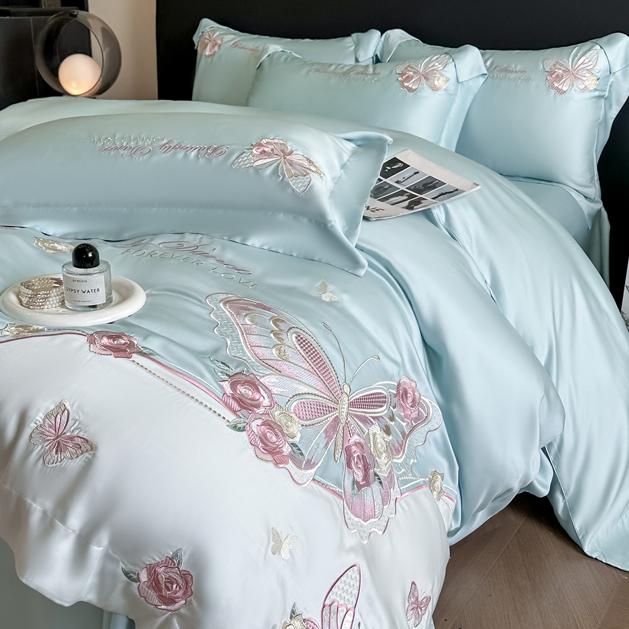 91家纺网 家纺一手货源 找家纺 置顶家纺 2026新款水洗天丝刺绣四件套-伊水芙蓉 伊水芙蓉-浅蓝