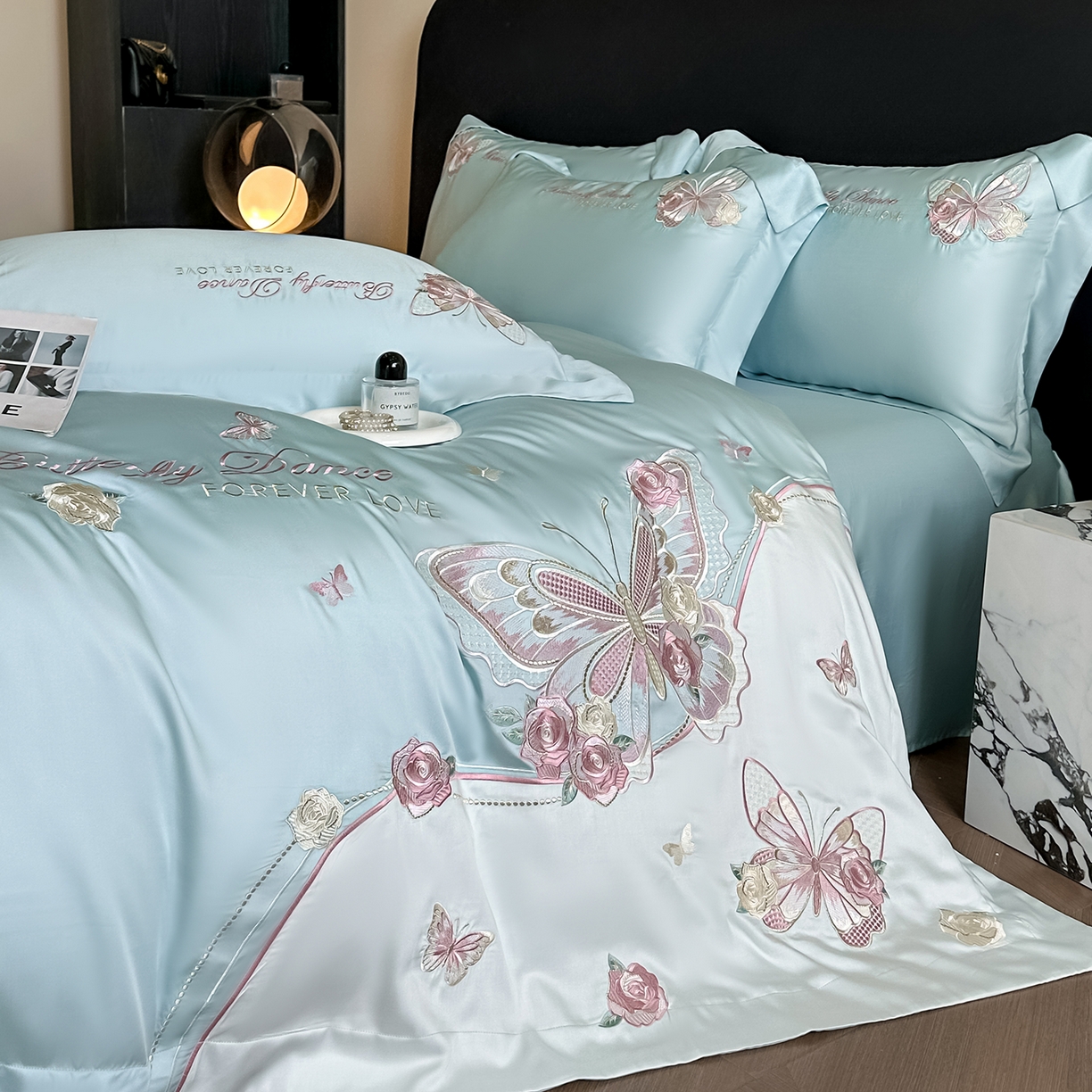 91家纺网 家纺一手货源 找家纺 置顶家纺 2026新款水洗天丝刺绣四件套-伊水芙蓉 伊水芙蓉-浅蓝