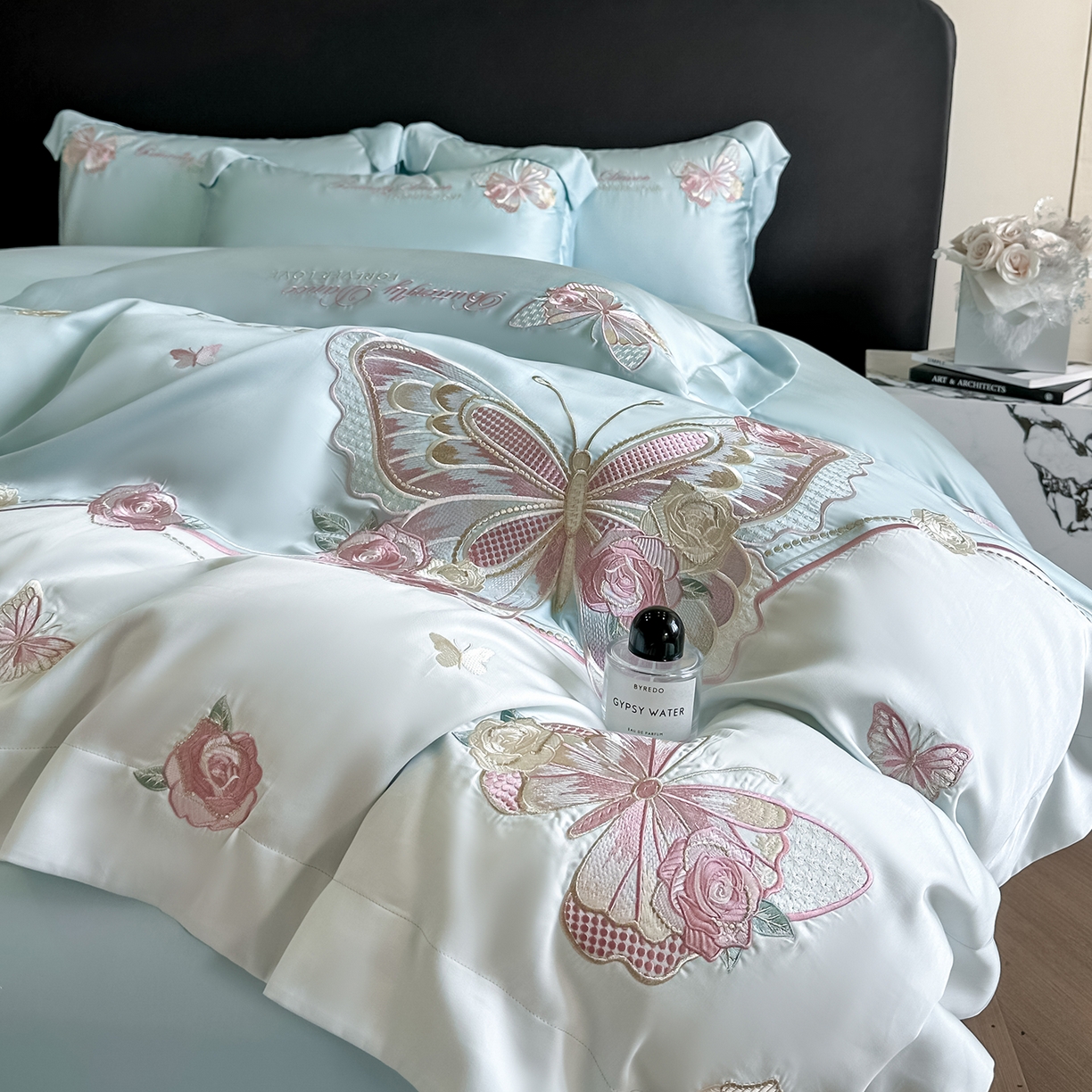 91家纺网 家纺一手货源 找家纺 置顶家纺 2026新款水洗天丝刺绣四件套-伊水芙蓉 伊水芙蓉-浅蓝