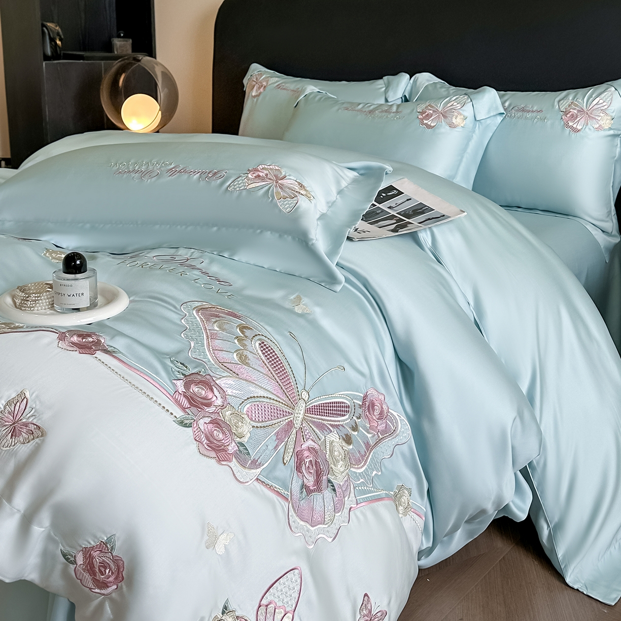 91家纺网 家纺一手货源 找家纺 置顶家纺 2026新款水洗天丝刺绣四件套-伊水芙蓉 伊水芙蓉-浅蓝