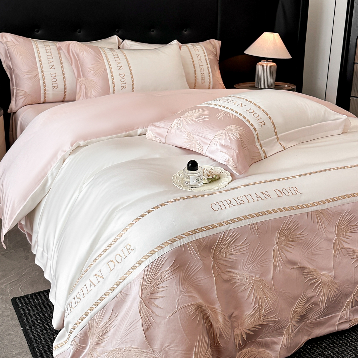 91家纺网 家纺一手货源 找家纺 （总）置顶家纺 2026新款水洗天丝提花刺绣四件套-妮可