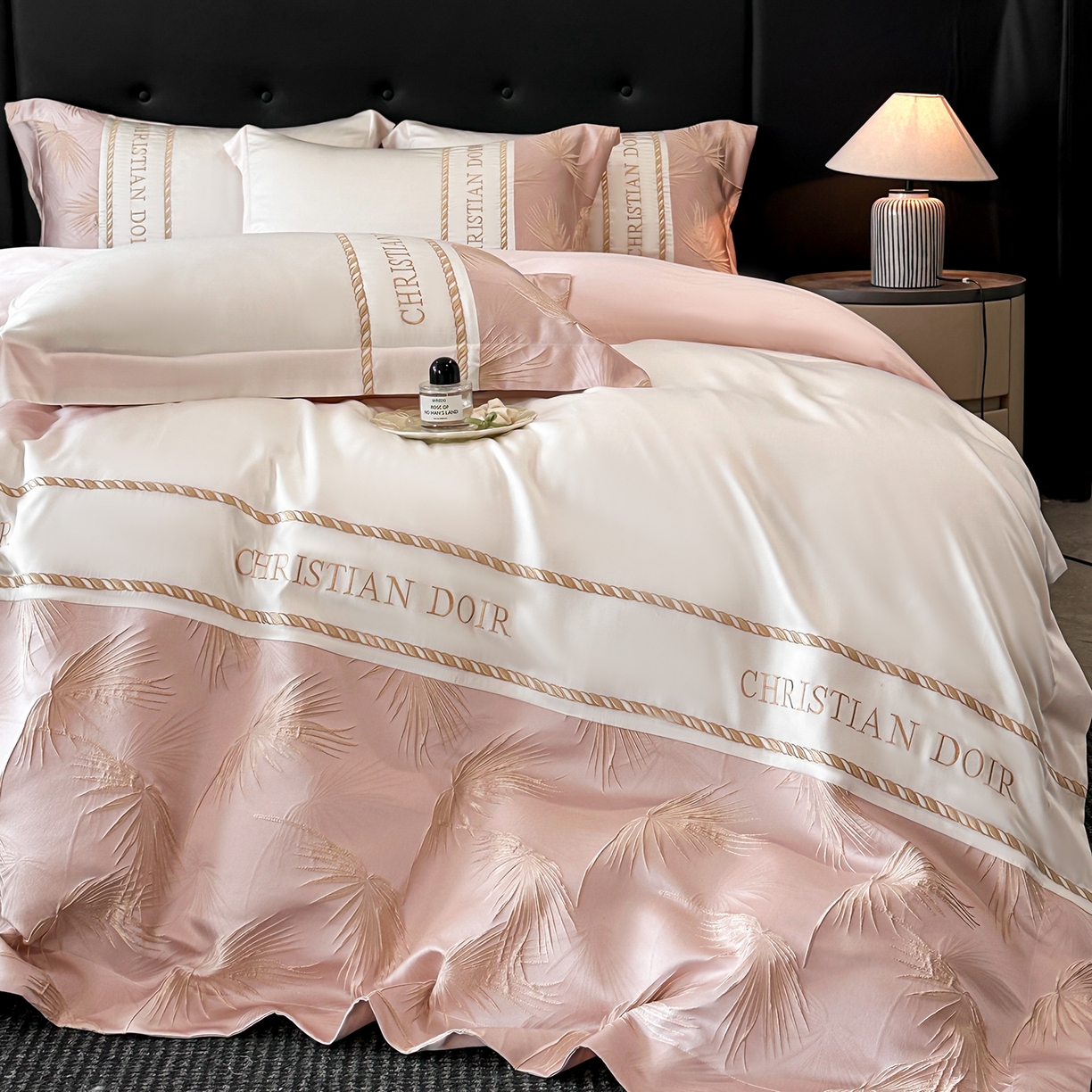 91家纺网 家纺一手货源 找家纺 置顶家纺 2026新款水洗天丝提花刺绣四件套-妮可 妮可-白+粉