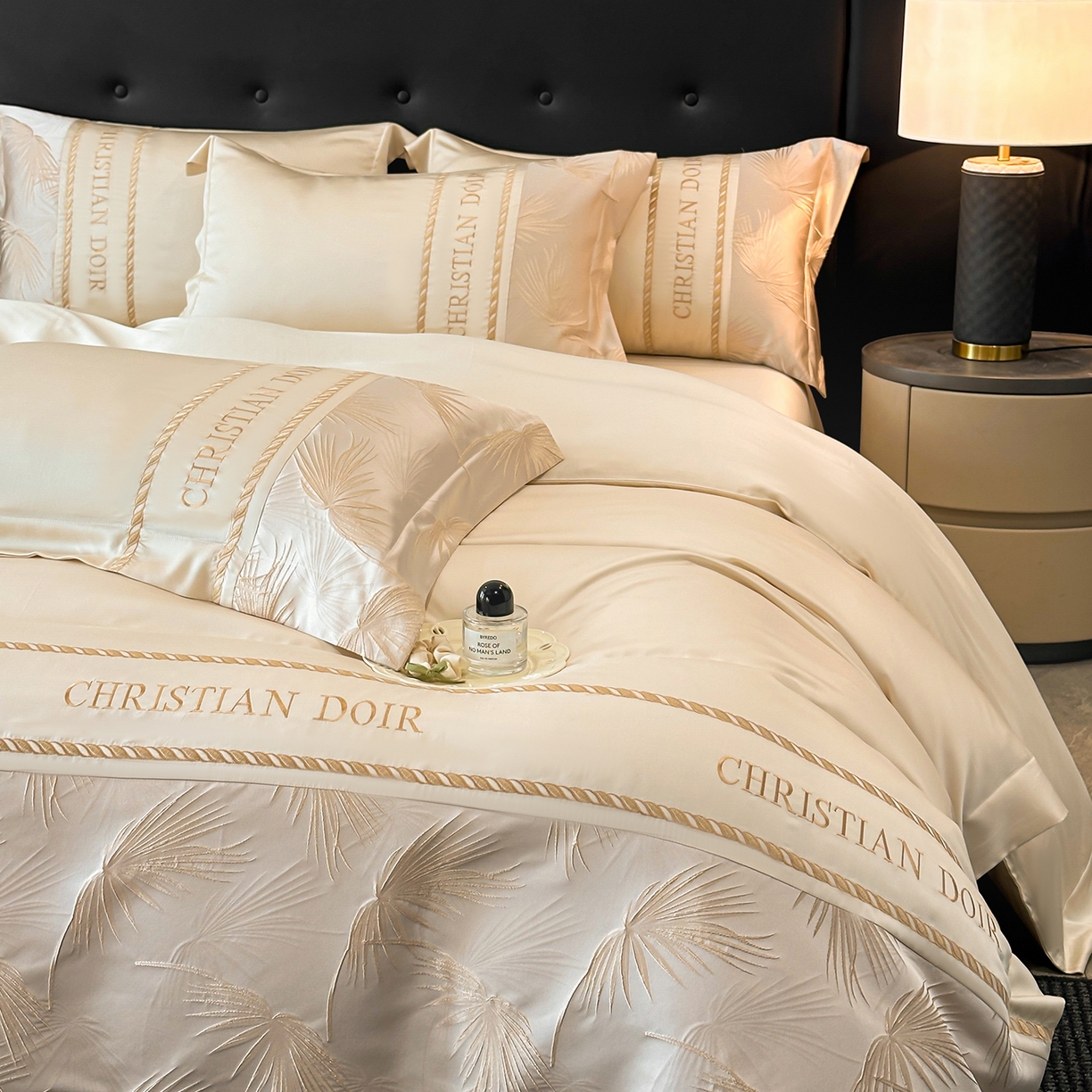 91家纺网 家纺一手货源 找家纺 置顶家纺 2026新款水洗天丝提花刺绣四件套-妮可 妮可-奶咖