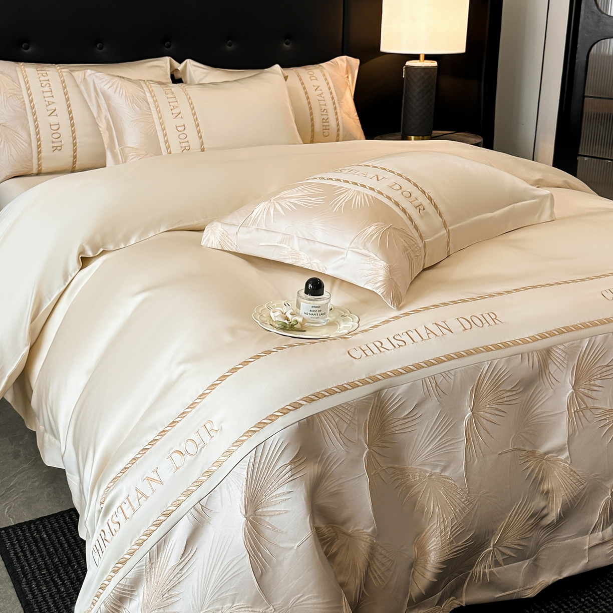 91家纺网 家纺一手货源 找家纺 置顶家纺 2026新款水洗天丝提花刺绣四件套-妮可 妮可-奶咖