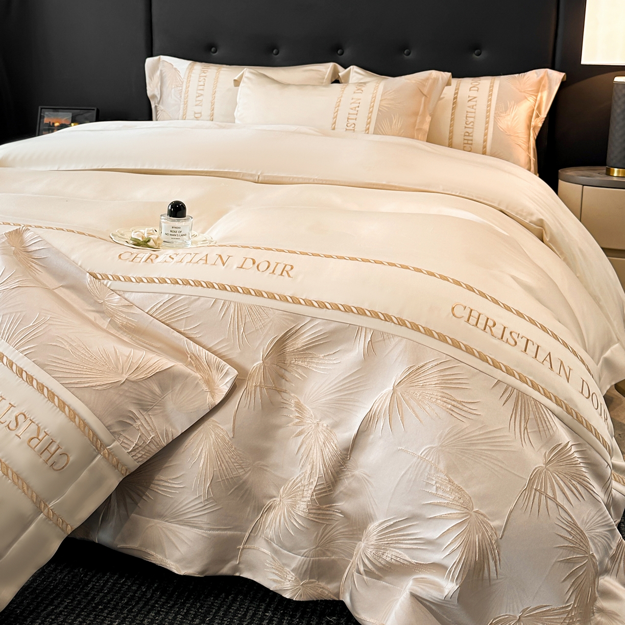 91家纺网 家纺一手货源 找家纺 置顶家纺 2026新款水洗天丝提花刺绣四件套-妮可 妮可-奶咖