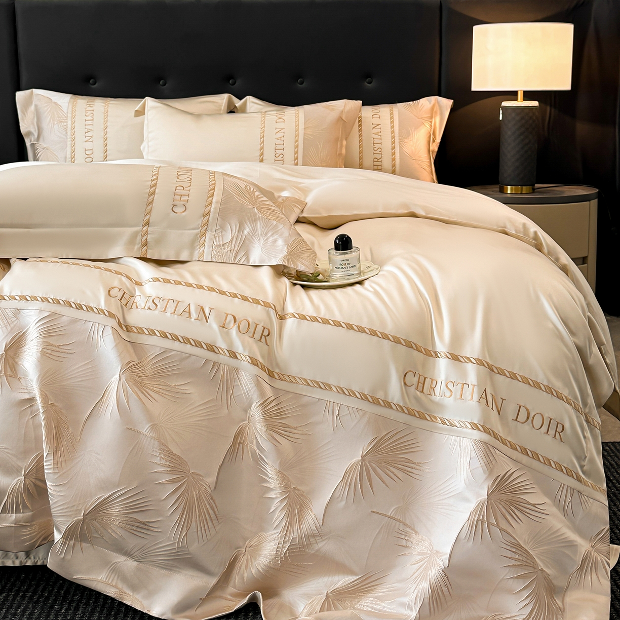 91家纺网 家纺一手货源 找家纺 置顶家纺 2026新款水洗天丝提花刺绣四件套-妮可 妮可-奶咖