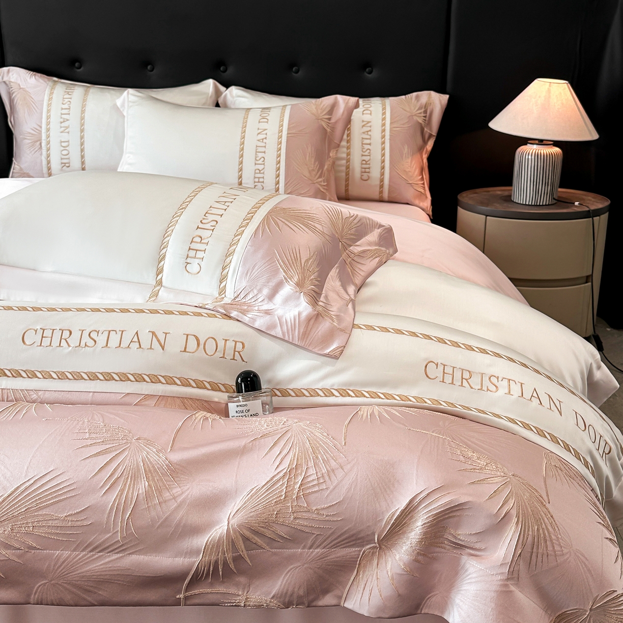 91家纺网 家纺一手货源 找家纺 置顶家纺 2026新款水洗天丝提花刺绣四件套-妮可 妮可-白+粉