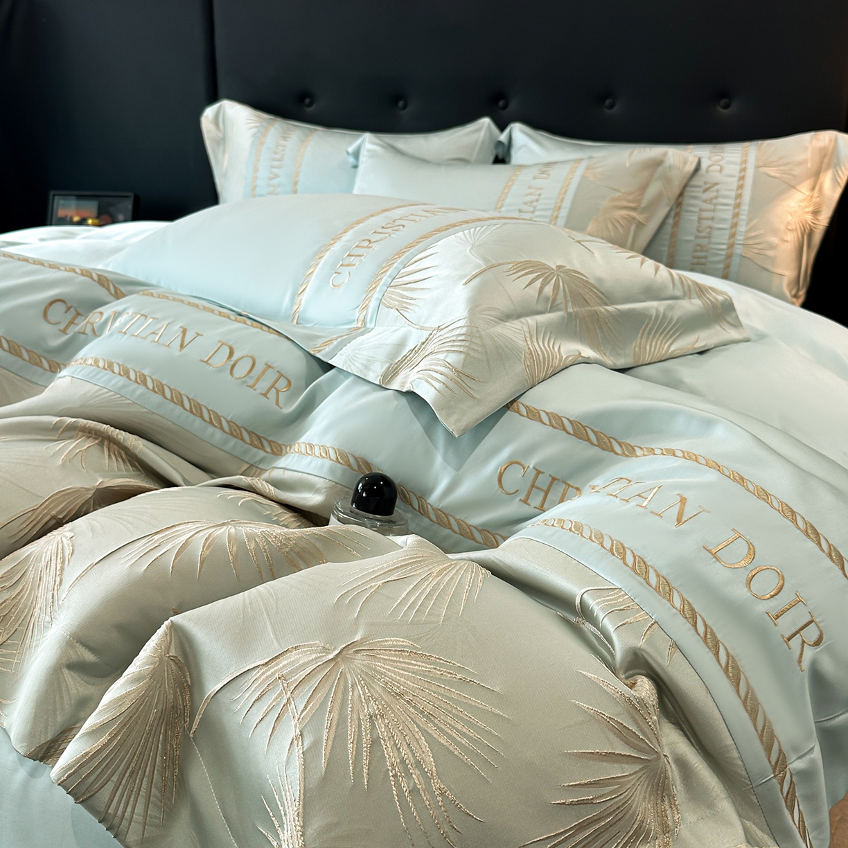 91家纺网 家纺一手货源 找家纺 置顶家纺 2026新款水洗天丝提花刺绣四件套-妮可 妮可-繁星蓝