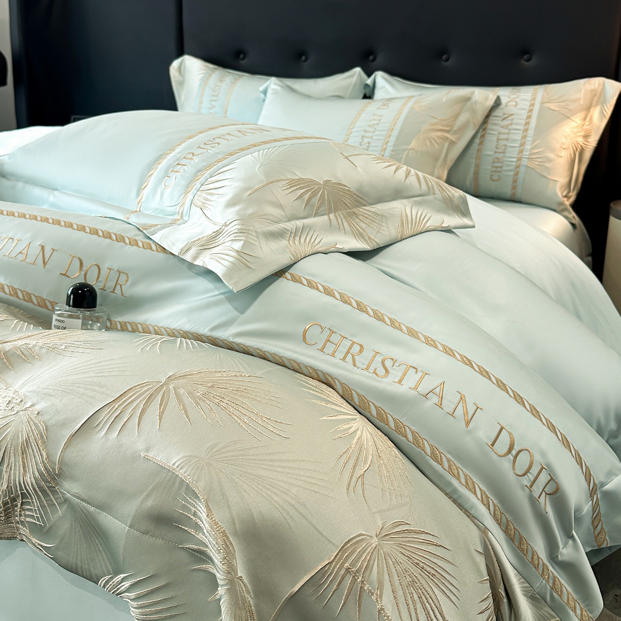 91家纺网 家纺一手货源 找家纺 置顶家纺 2026新款水洗天丝提花刺绣四件套-妮可 妮可-繁星蓝