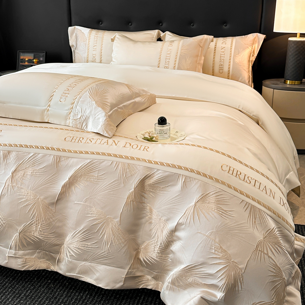 91家纺网 家纺一手货源 找家纺 置顶家纺 2026新款水洗天丝提花刺绣四件套-妮可 妮可-奶咖