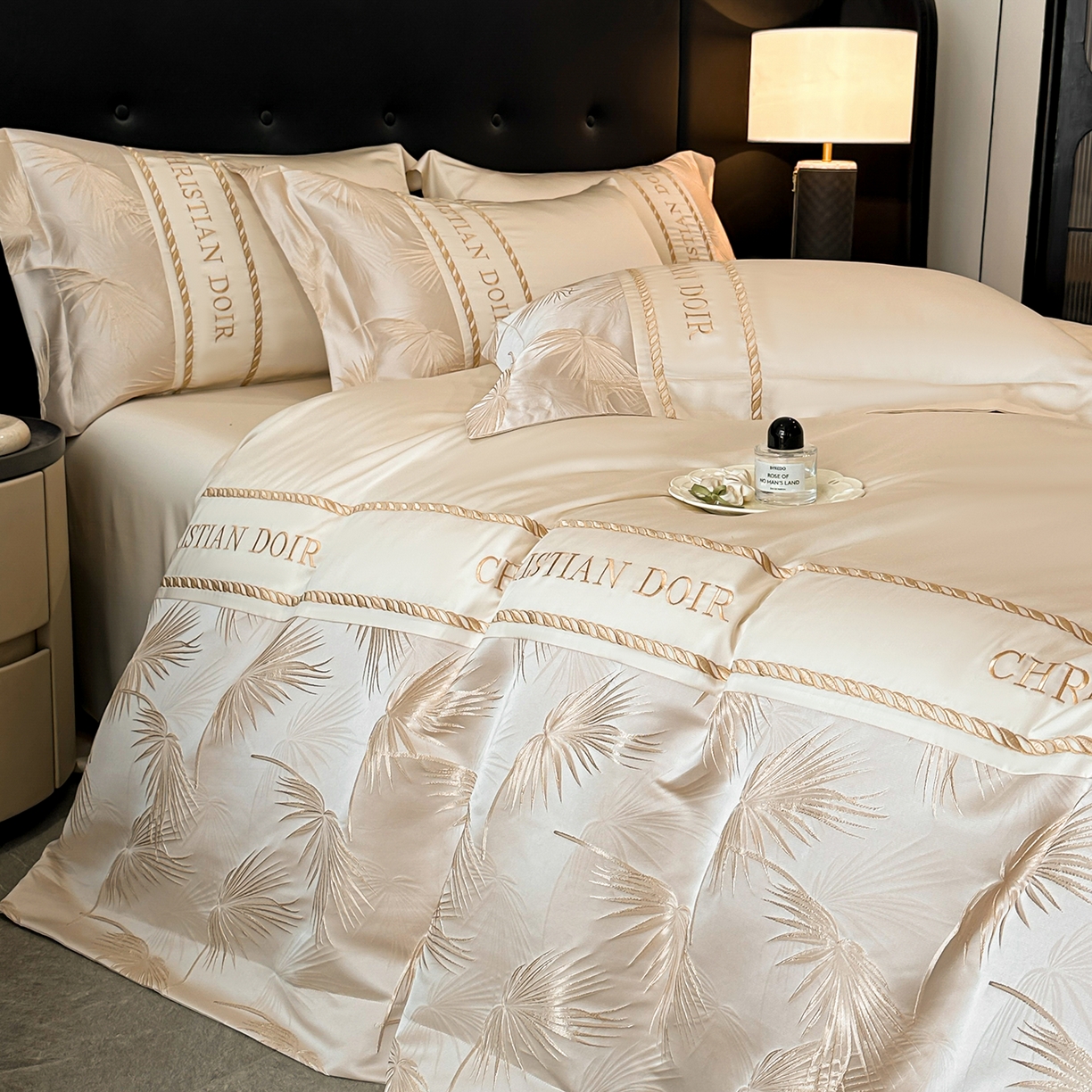 91家纺网 家纺一手货源 找家纺 置顶家纺 2026新款水洗天丝提花刺绣四件套-妮可 妮可-奶咖