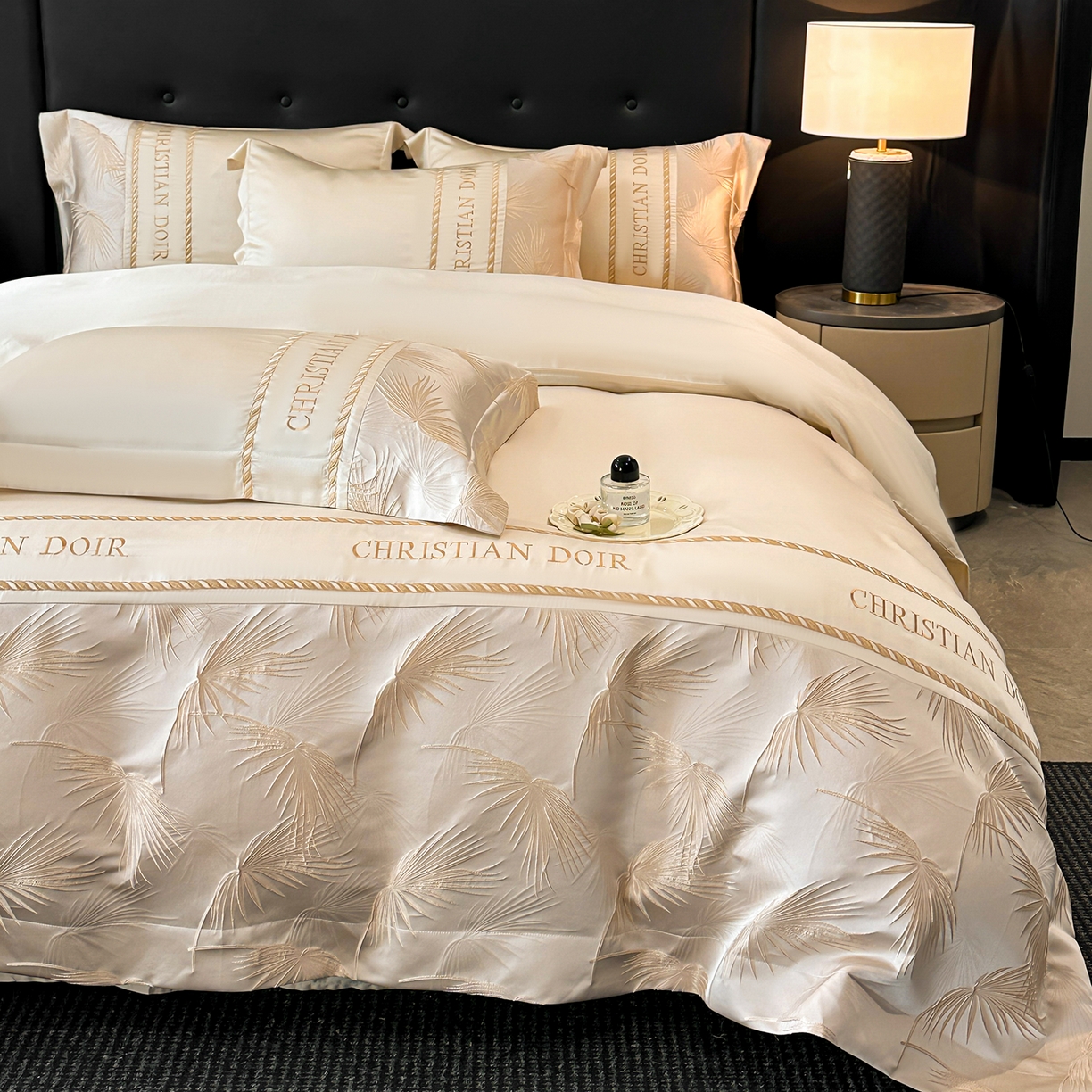 91家纺网 家纺一手货源 找家纺 置顶家纺 2026新款水洗天丝提花刺绣四件套-妮可 妮可-奶咖