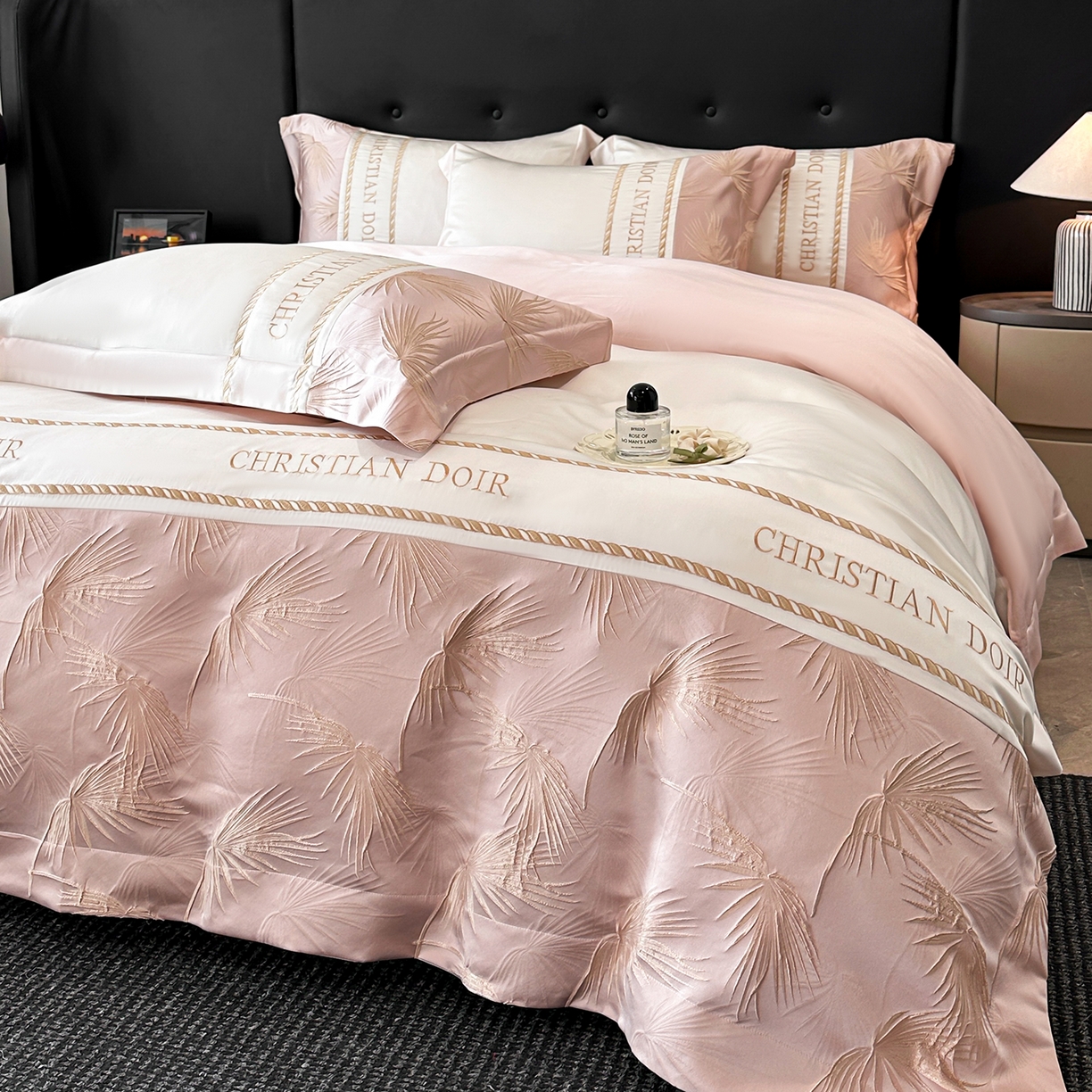 91家纺网 家纺一手货源 找家纺 置顶家纺 2026新款水洗天丝提花刺绣四件套-妮可 妮可-白+粉