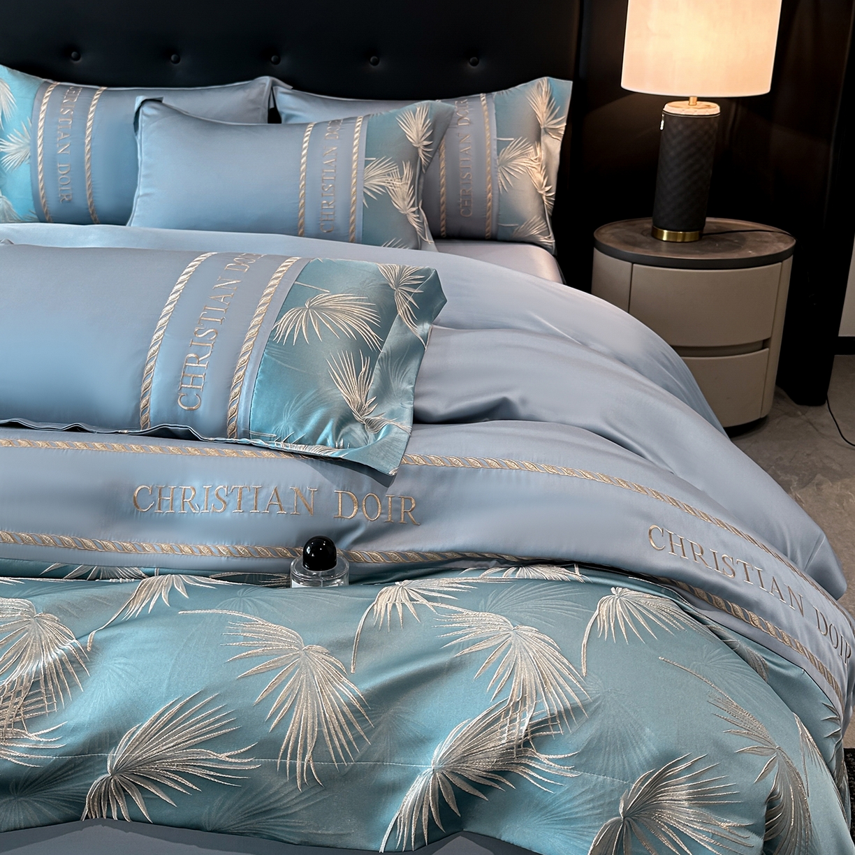 91家纺网 家纺一手货源 找家纺 置顶家纺 2026新款水洗天丝提花刺绣四件套-妮可 妮可-宾利蓝