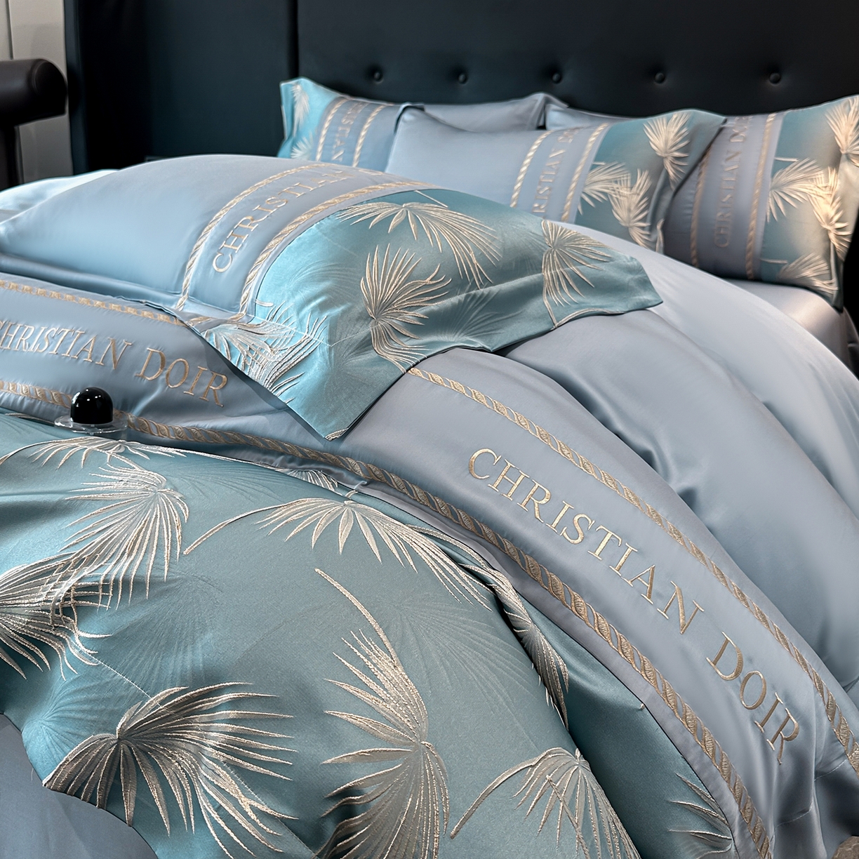 91家纺网 家纺一手货源 找家纺 置顶家纺 2026新款水洗天丝提花刺绣四件套-妮可 妮可-宾利蓝