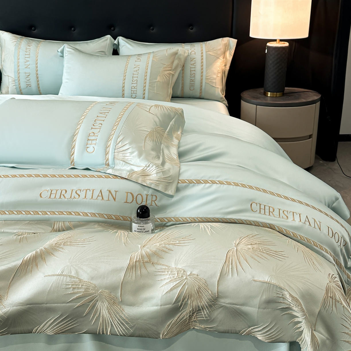 91家纺网 家纺一手货源 找家纺 置顶家纺 2026新款水洗天丝提花刺绣四件套-妮可 妮可-繁星蓝