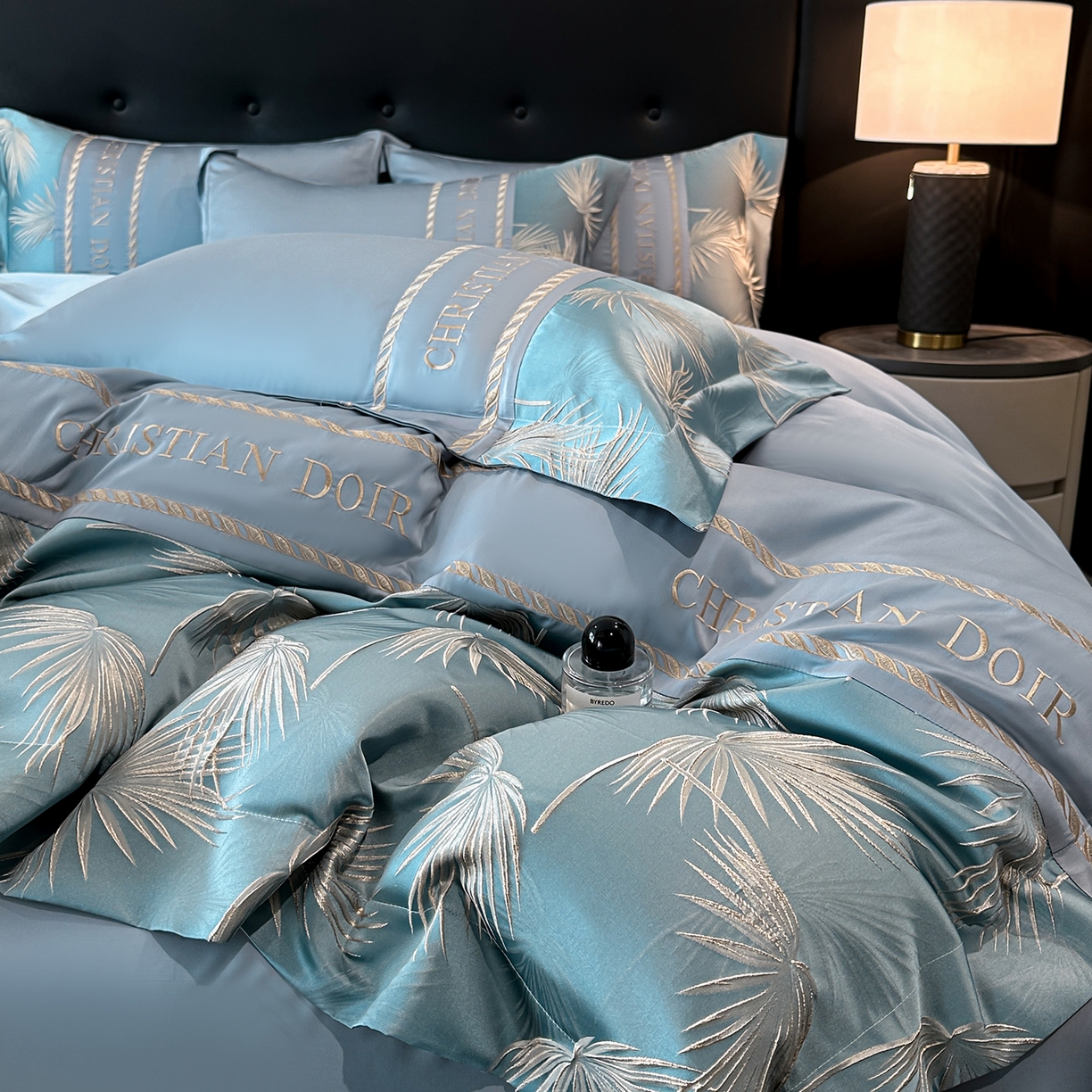 91家纺网 家纺一手货源 找家纺 置顶家纺 2026新款水洗天丝提花刺绣四件套-妮可 妮可-宾利蓝