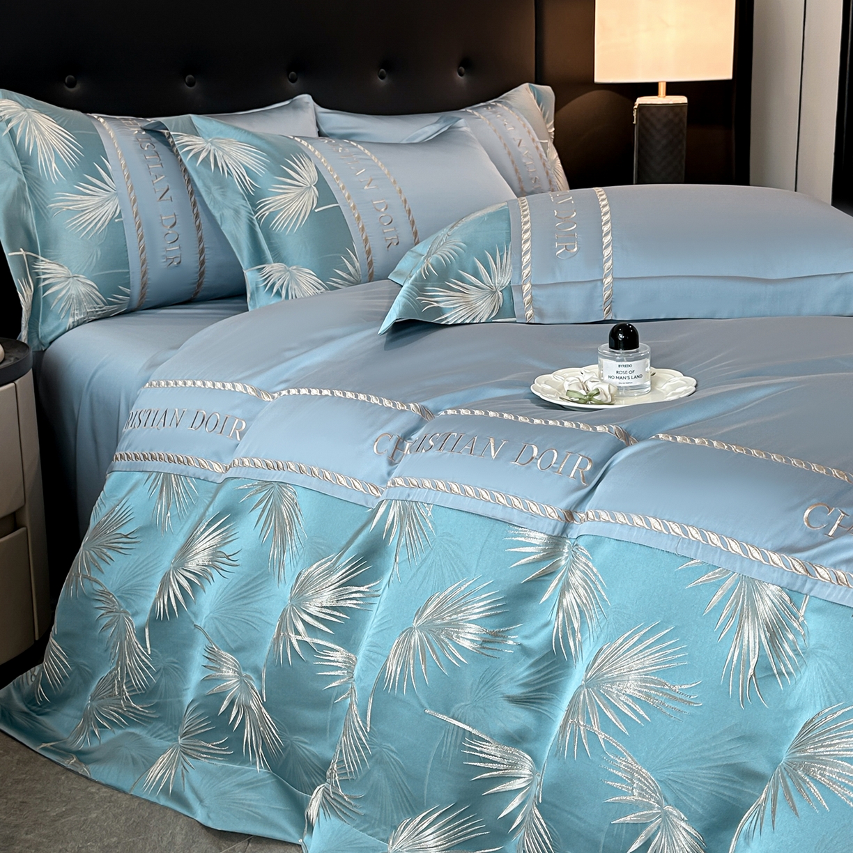 91家纺网 家纺一手货源 找家纺 置顶家纺 2026新款水洗天丝提花刺绣四件套-妮可 妮可-宾利蓝