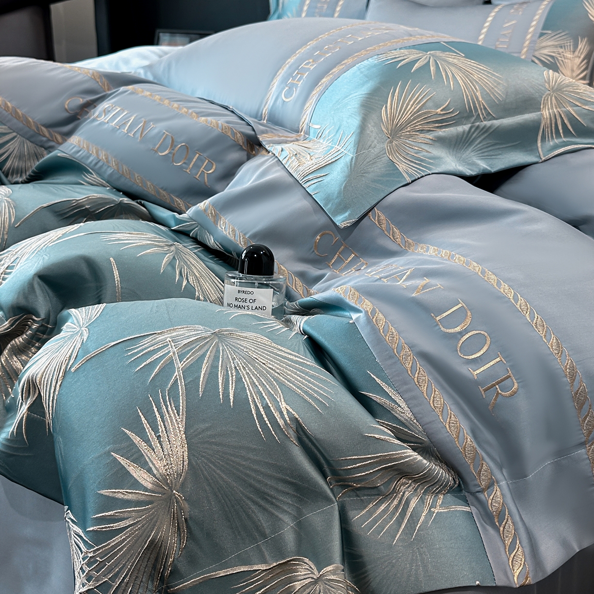 91家纺网 家纺一手货源 找家纺 置顶家纺 2026新款水洗天丝提花刺绣四件套-妮可 妮可-宾利蓝