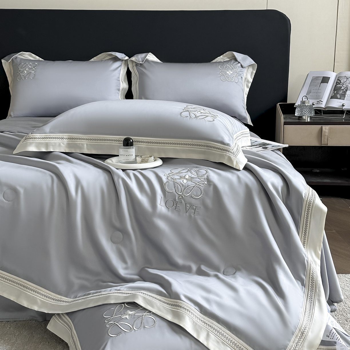 91家纺网 家纺一手货源 找家纺 置顶家纺 2026新款水洗天丝夏被刺绣四件套-夏洛特 夏洛特-瓷器灰