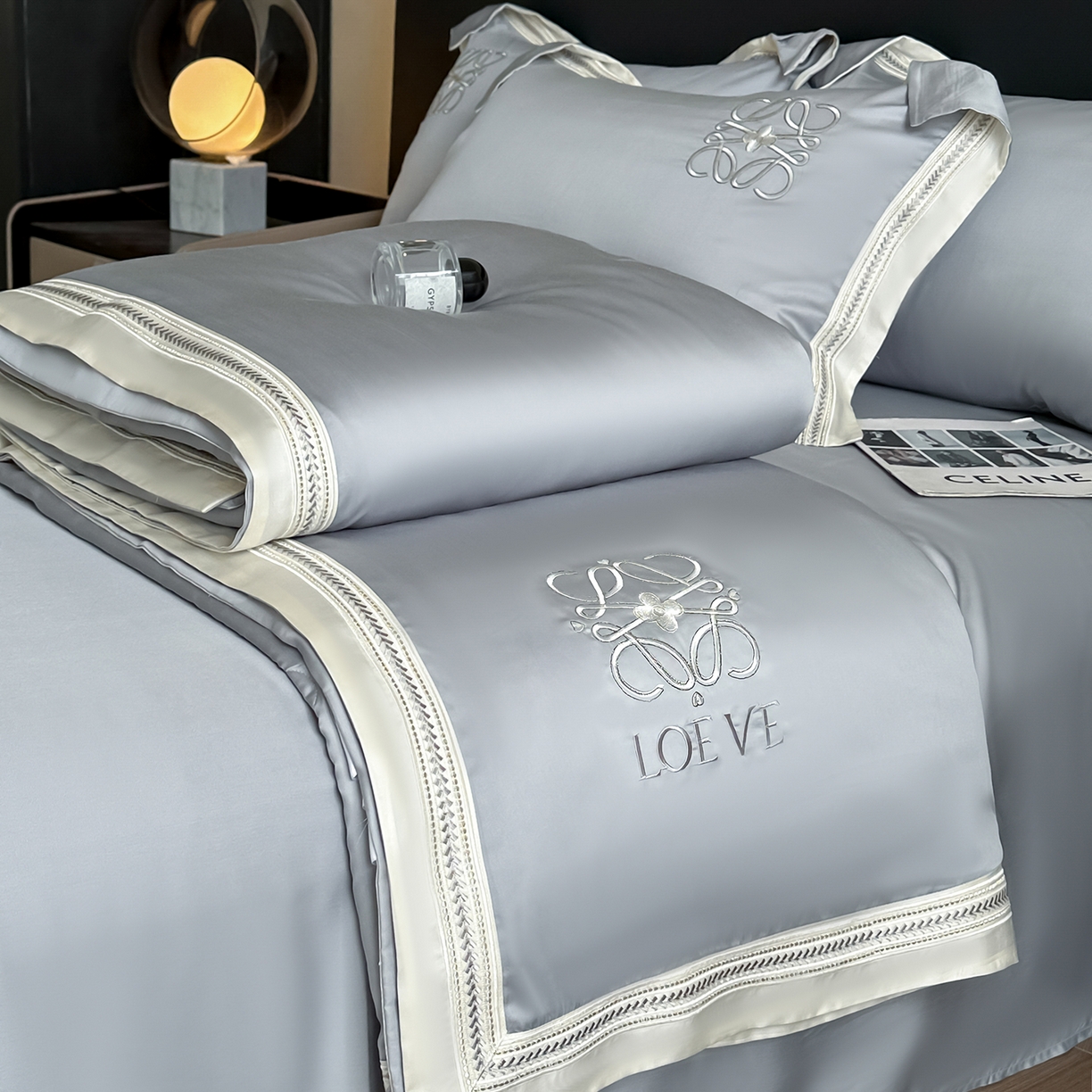 91家纺网 家纺一手货源 找家纺 置顶家纺 2026新款水洗天丝夏被刺绣四件套-夏洛特 夏洛特-瓷器灰