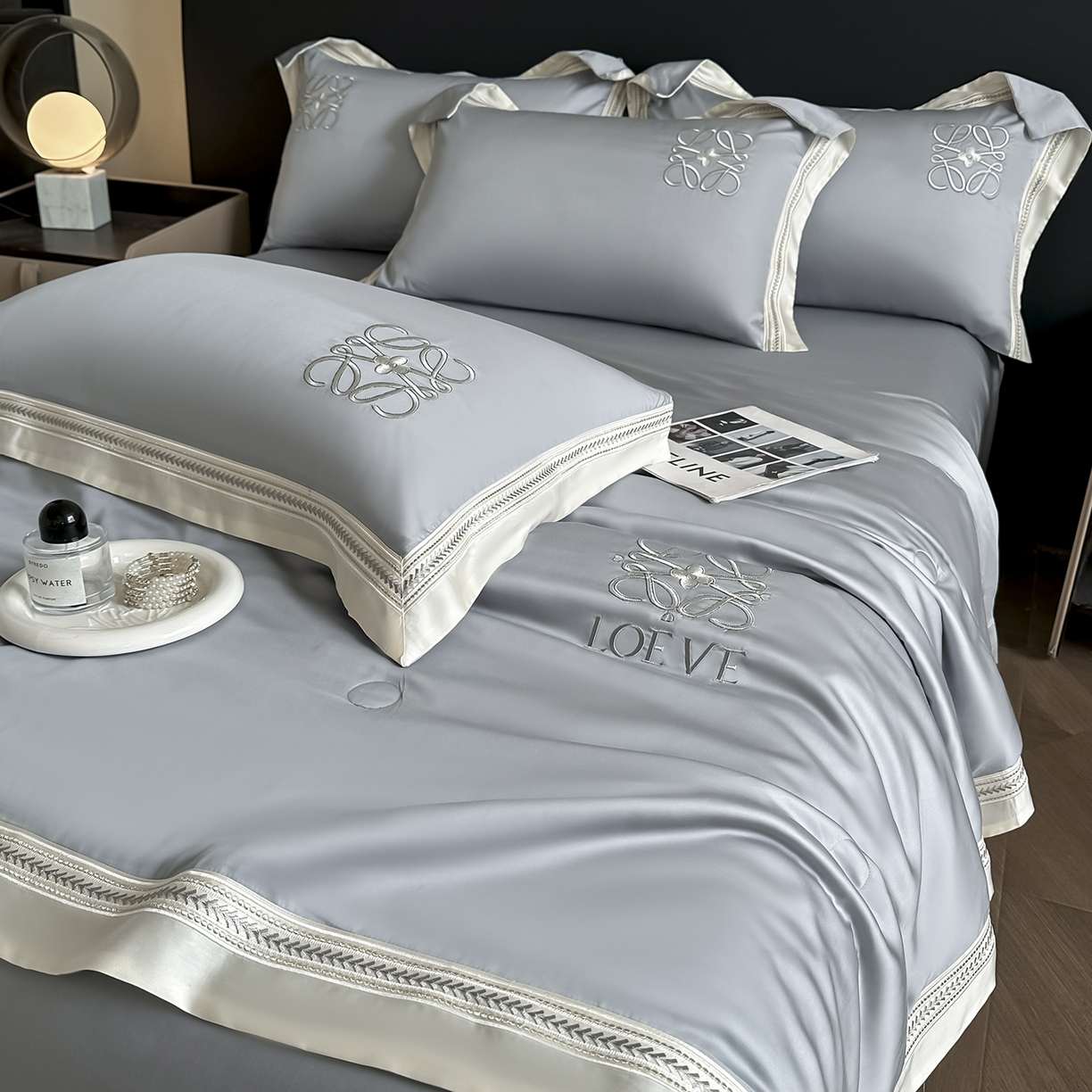 91家纺网 家纺一手货源 找家纺 置顶家纺 2026新款水洗天丝夏被刺绣四件套-夏洛特 夏洛特-瓷器灰