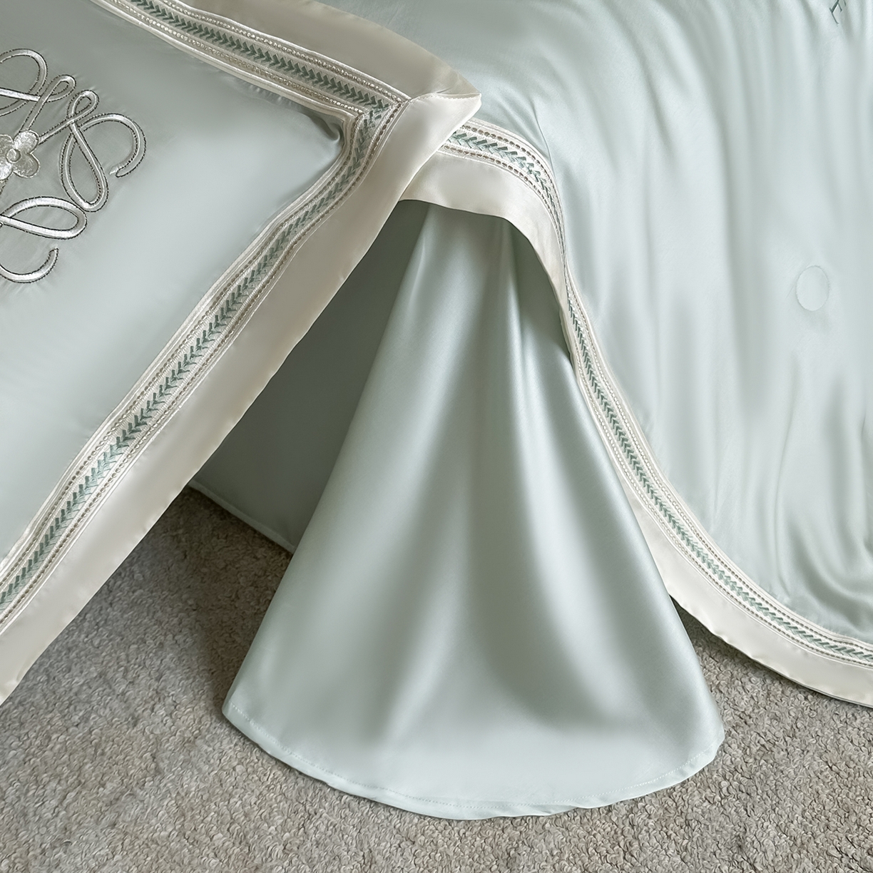 91家纺网 家纺一手货源 找家纺 置顶家纺 2026新款水洗天丝夏被刺绣四件套-夏洛特 夏洛特-繁星蓝