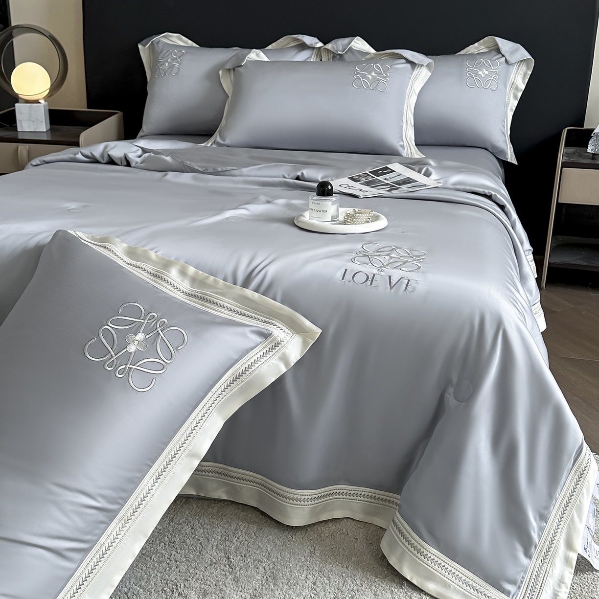 91家纺网 家纺一手货源 找家纺 置顶家纺 2026新款水洗天丝夏被刺绣四件套-夏洛特 夏洛特-瓷器灰