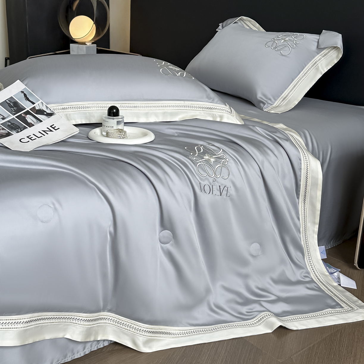 91家纺网 家纺一手货源 找家纺 置顶家纺 2026新款水洗天丝夏被刺绣四件套-夏洛特 夏洛特-瓷器灰